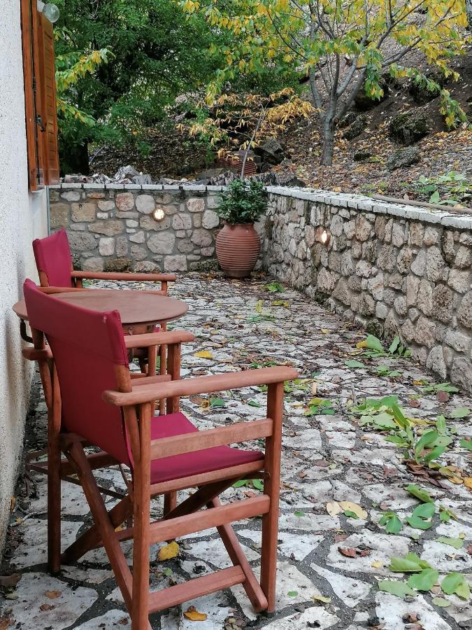 Ξενώνας Το Πατρικό Karia  Bagian luar foto